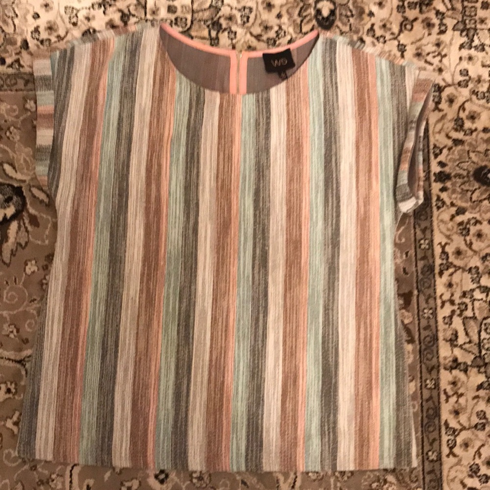 A nice top in L size.